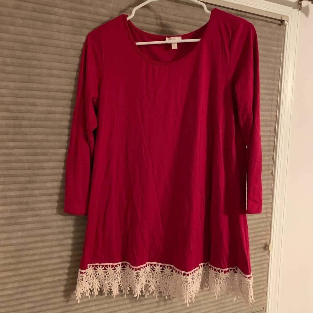 🎈 Burgundy Tunic with Lace Trim